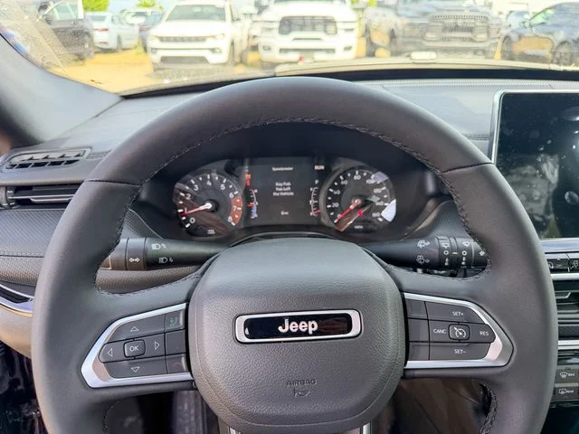 New 2026 Diamond Black Crystal Pearlcoat Jeep Latitude image 14