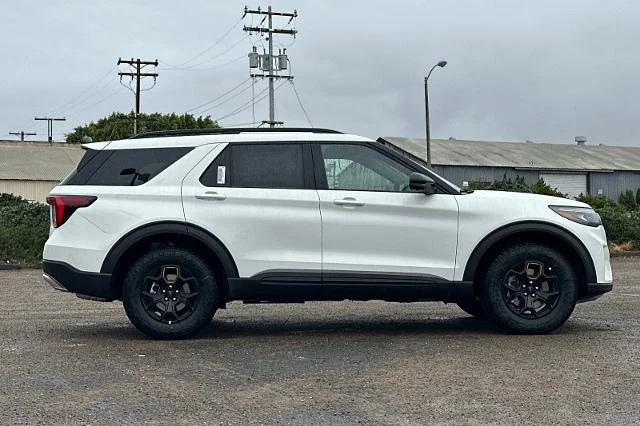 New 2026 Star White Metallic Tri-Coat Ford Tremor® image 28