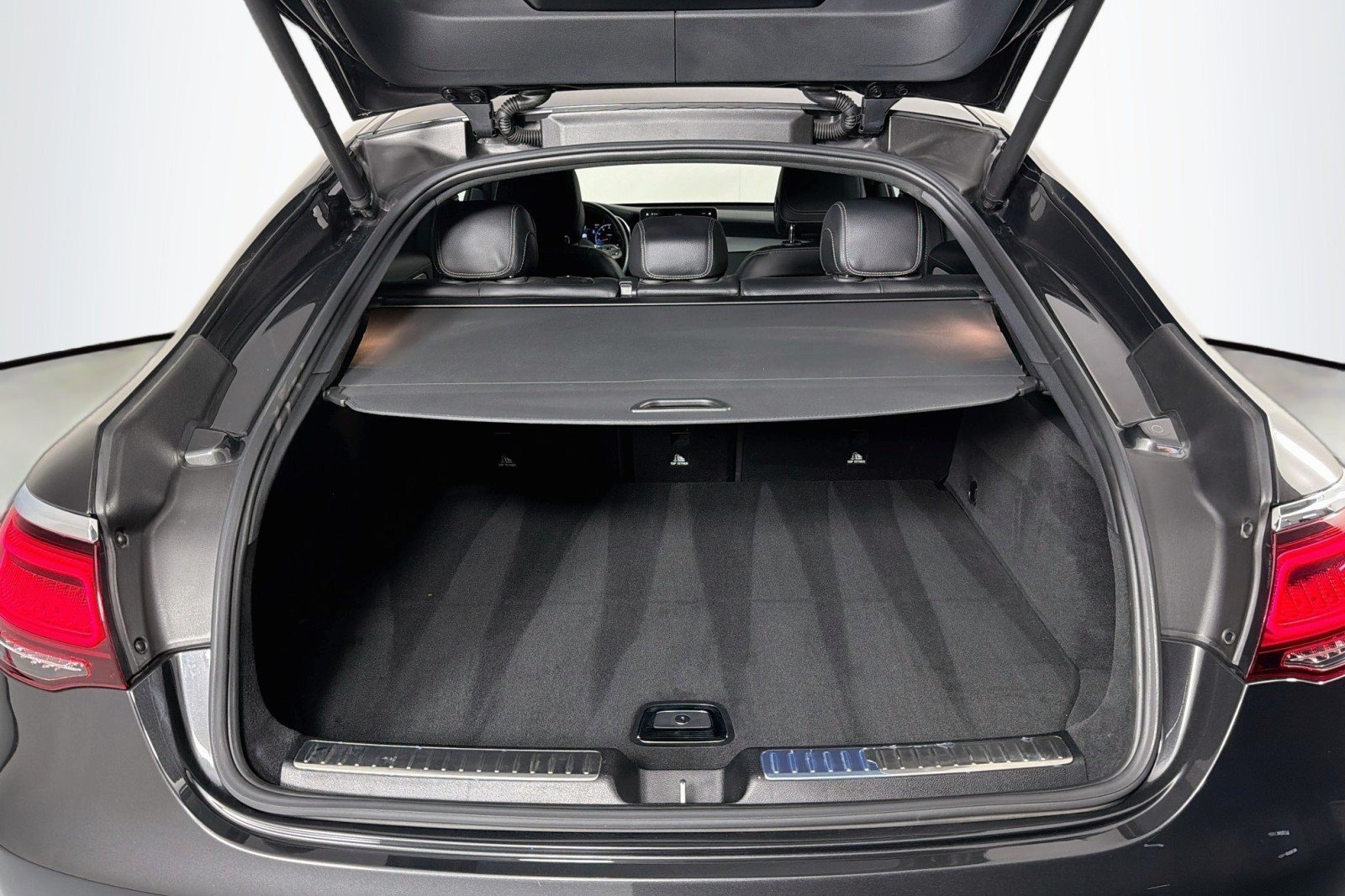 Used 2022 Graphite Grey Metallic Mercedes-Benz 300 image 23