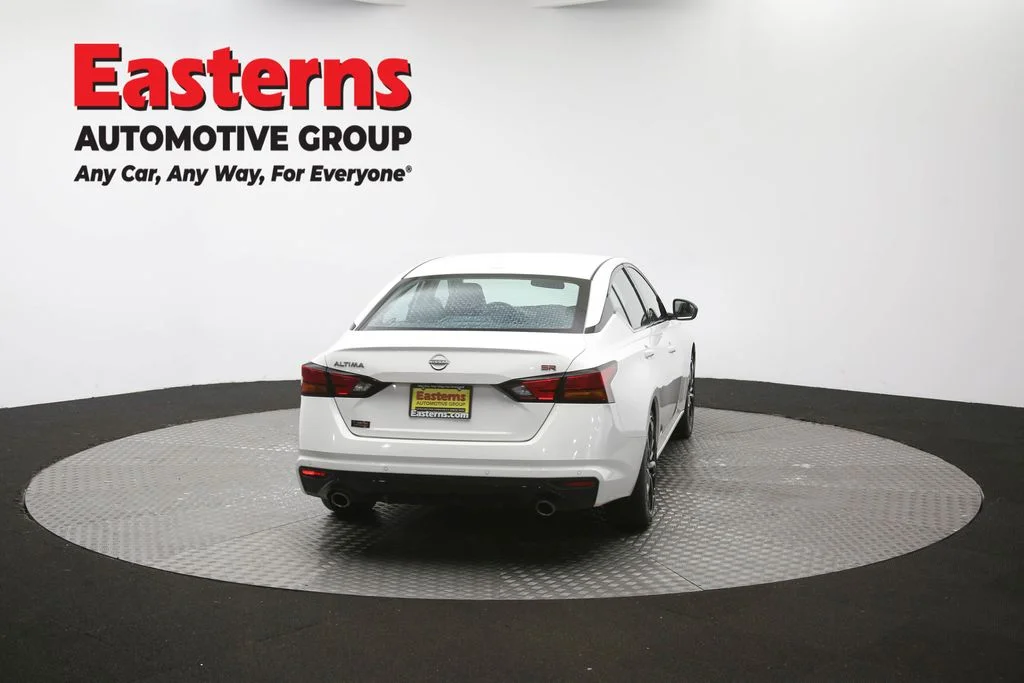 Used 2024 White Nissan 2.5 SR image 38