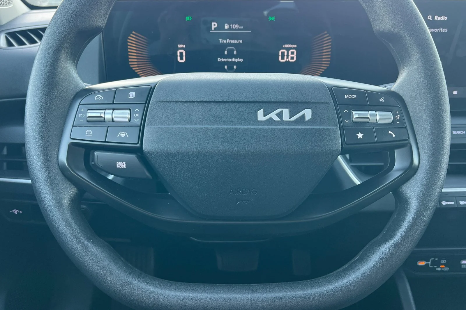 Used 2025 White Kia LXS image 22