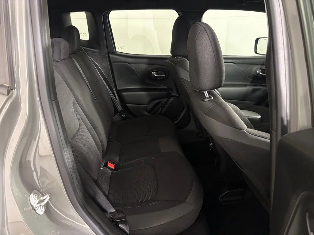 Used 2022 Gray Jeep Altitude image 38