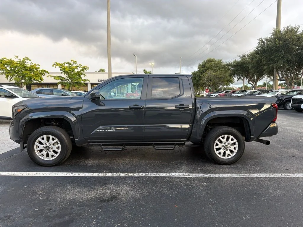 Used 2024  Toyota SR5 image 5