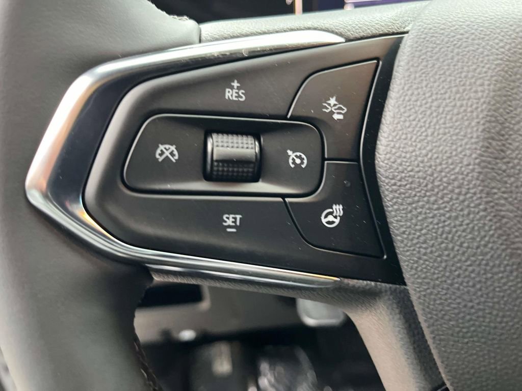 Used 2025 Iridescent Pearl Tricoat Chevrolet ACTIV image 26