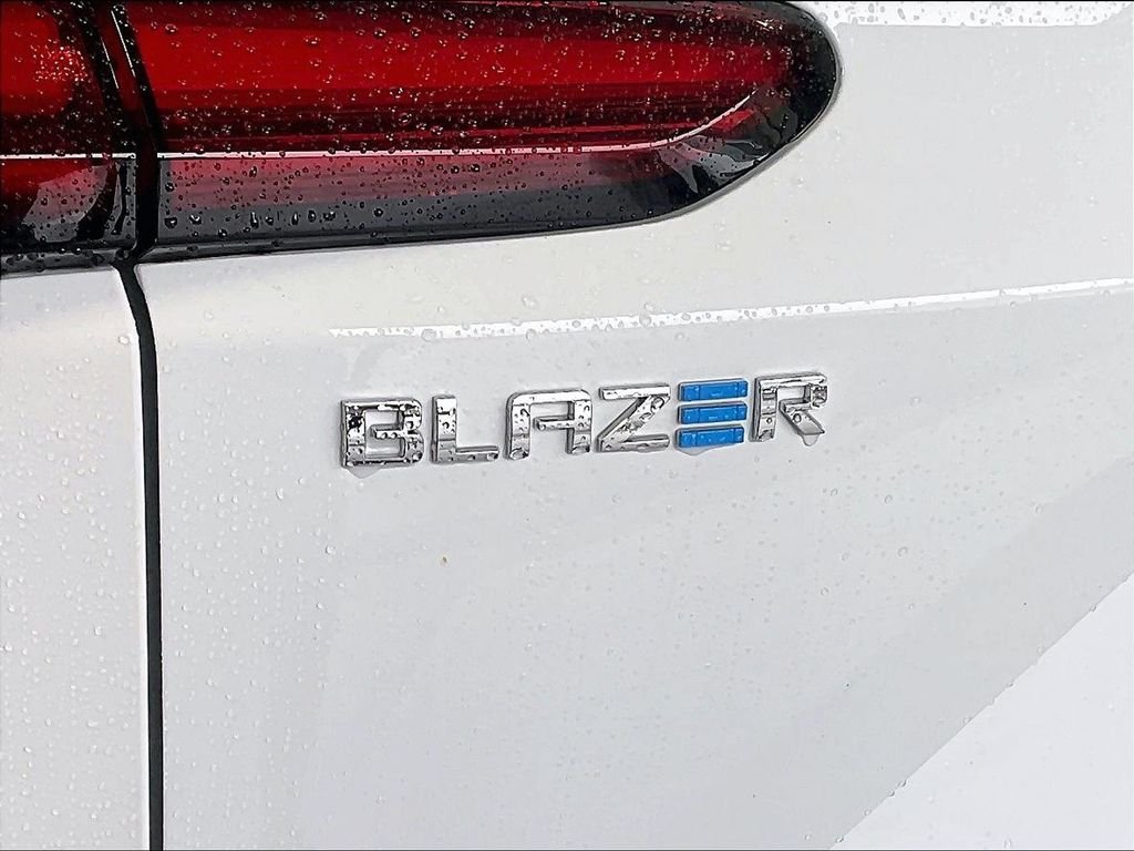Used 2024 White Chevrolet LT image 28