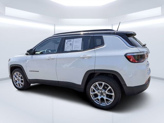 Used 2025 White Jeep Limited image 4