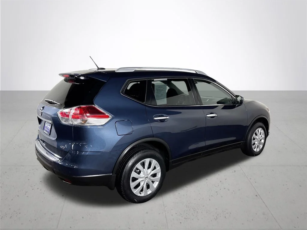 Used 2016 Blue Nissan S image 6