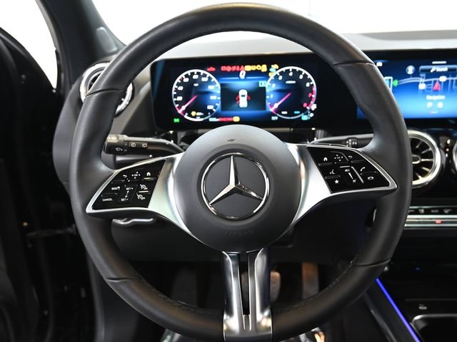 Used 2025  Mercedes-Benz GLA 250 image 3