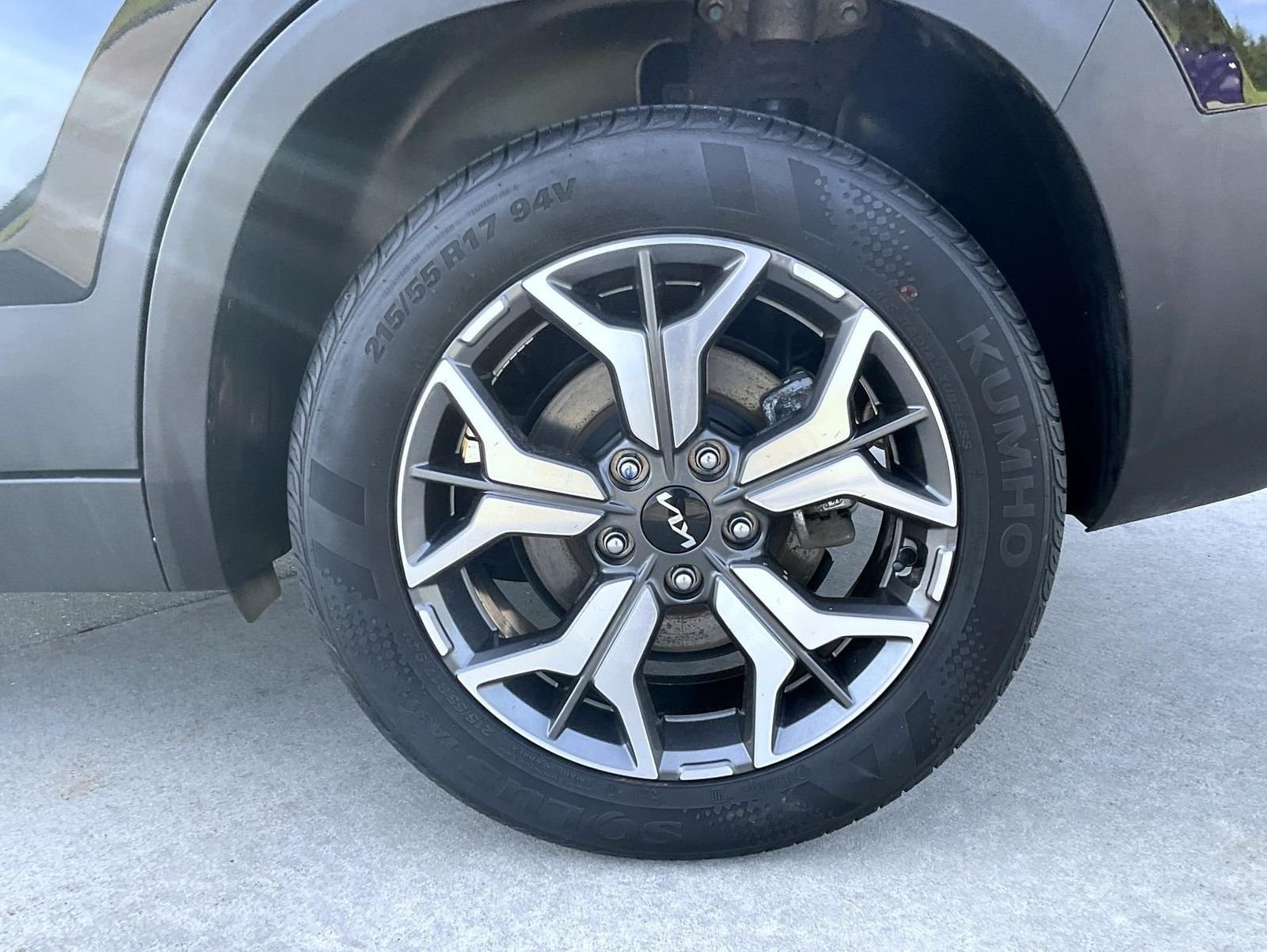 Used 2022 Black Kia EX image 18