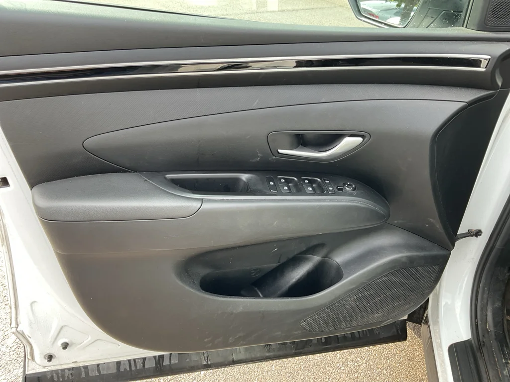 Used 2022 Quartz White Hyundai SEL image 13