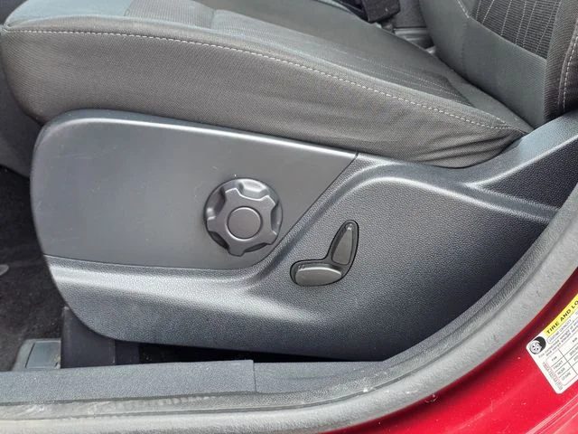 Used 2020 Ruby Red Metallic Ford SE image 13