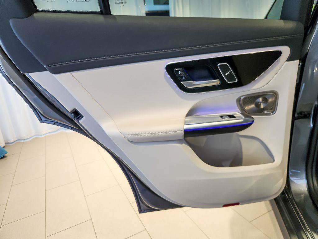 Used 2023 Selenite Gray Metallic Mercedes-Benz GLC 300 image 18