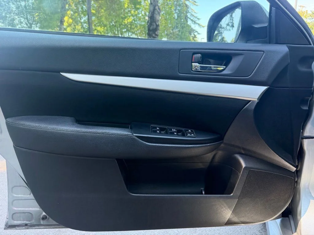 Used 2013 Ice Silver Metallic Subaru 2.5i image 10