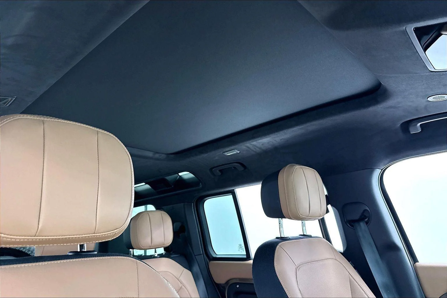 Used 2025 Gondwana Stone Metallic Land Rover X image 30