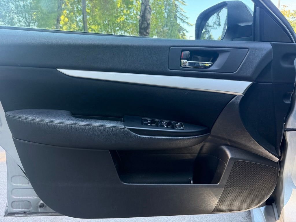 Used 2013 Ice Silver Metallic Subaru 2.5i image 10