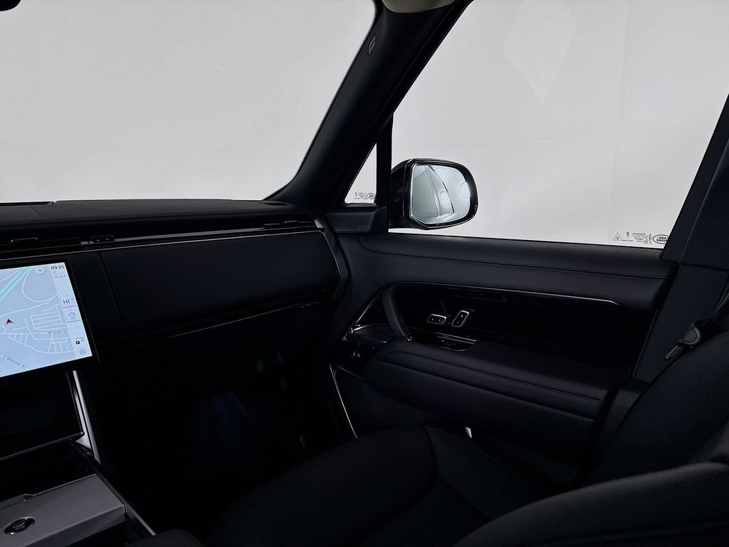 New 2026 Santorini Black LAND ROVER SE LWB 7-Seats / V8 image 25