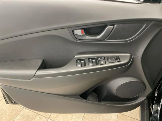 Used 2023 Black Hyundai SEL image 20
