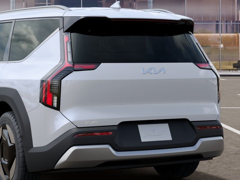 New 2026 Glacial White Pearl Kia Wind image 13