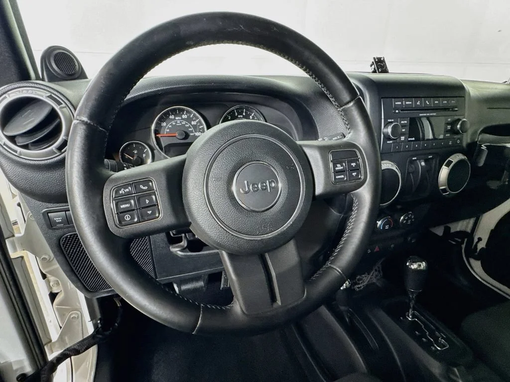 Used 2012 White Jeep Rubicon image 12