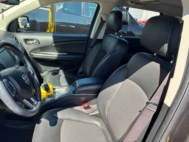 Used 2019 Granite Crystal Metallic Clearcoat Dodge Crossroad image 4