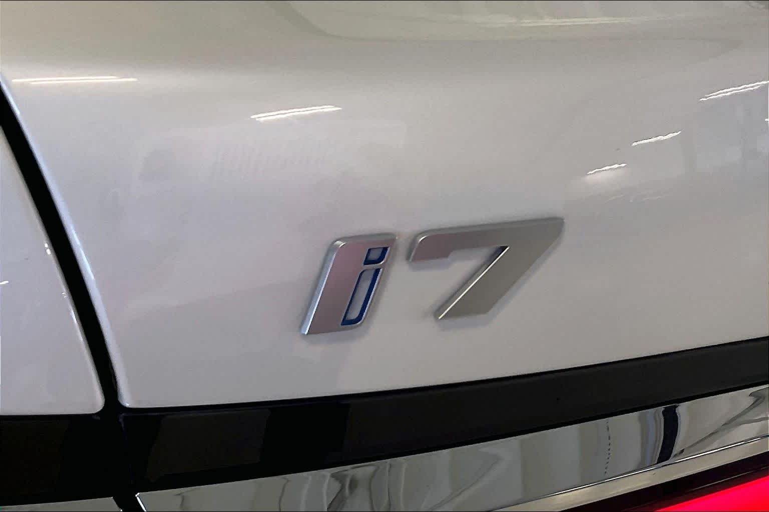 Used 2025 Mineral White Metallic BMW eDrive50 image 31