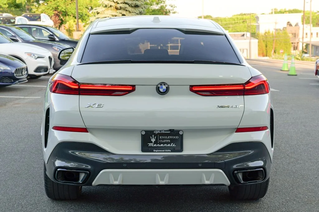 Used 2024 Alpine White BMW xDrive40i image 6