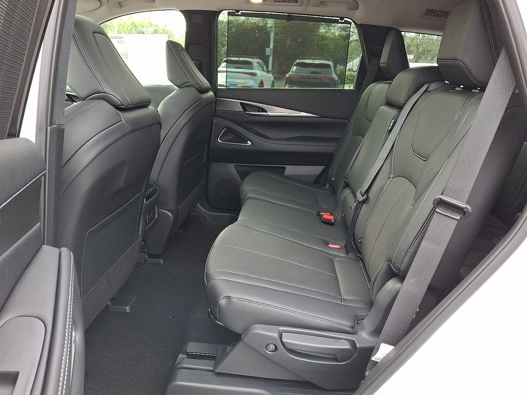 Used 2026 White INFINITI LUXE image 6