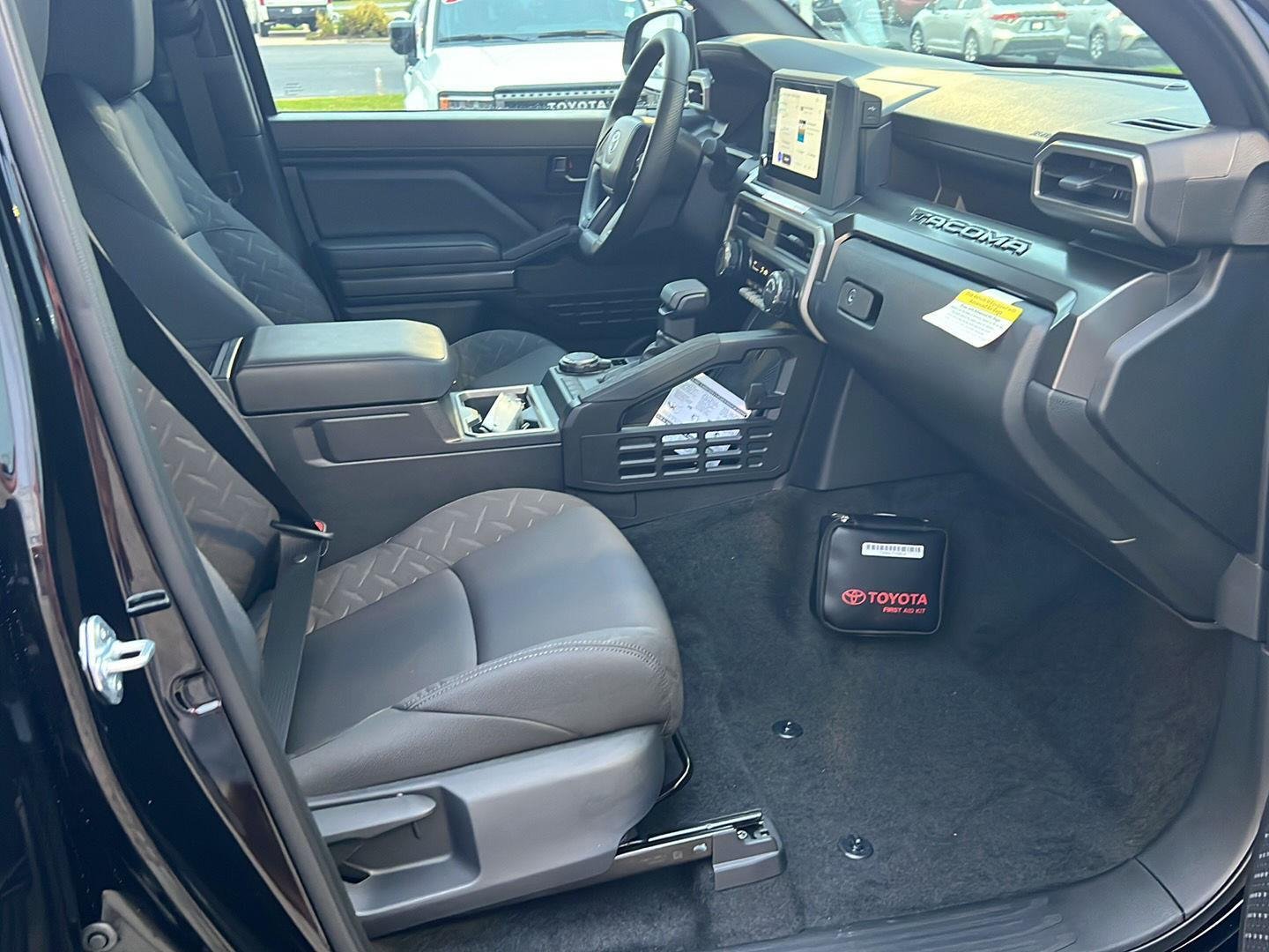 2025 Toyota Tacoma SR5 - Photo 12