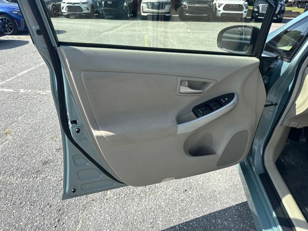 Used 2013 Beige Toyota Three image 19
