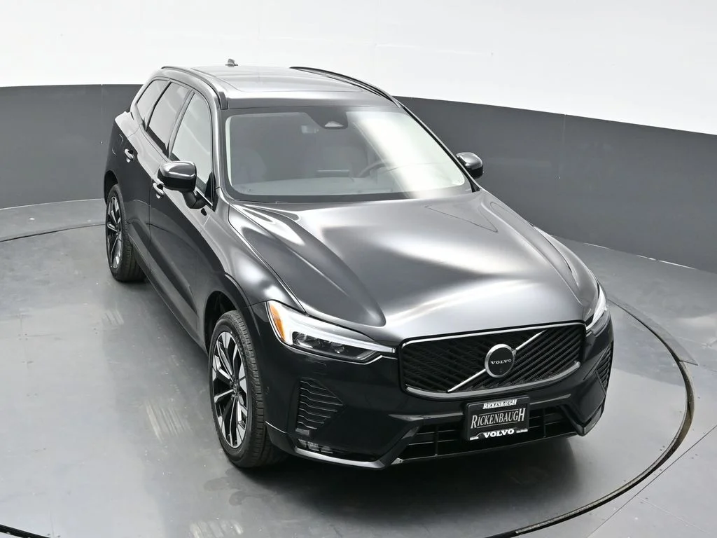 2026 Volvo XC60 Plus - Photo 17