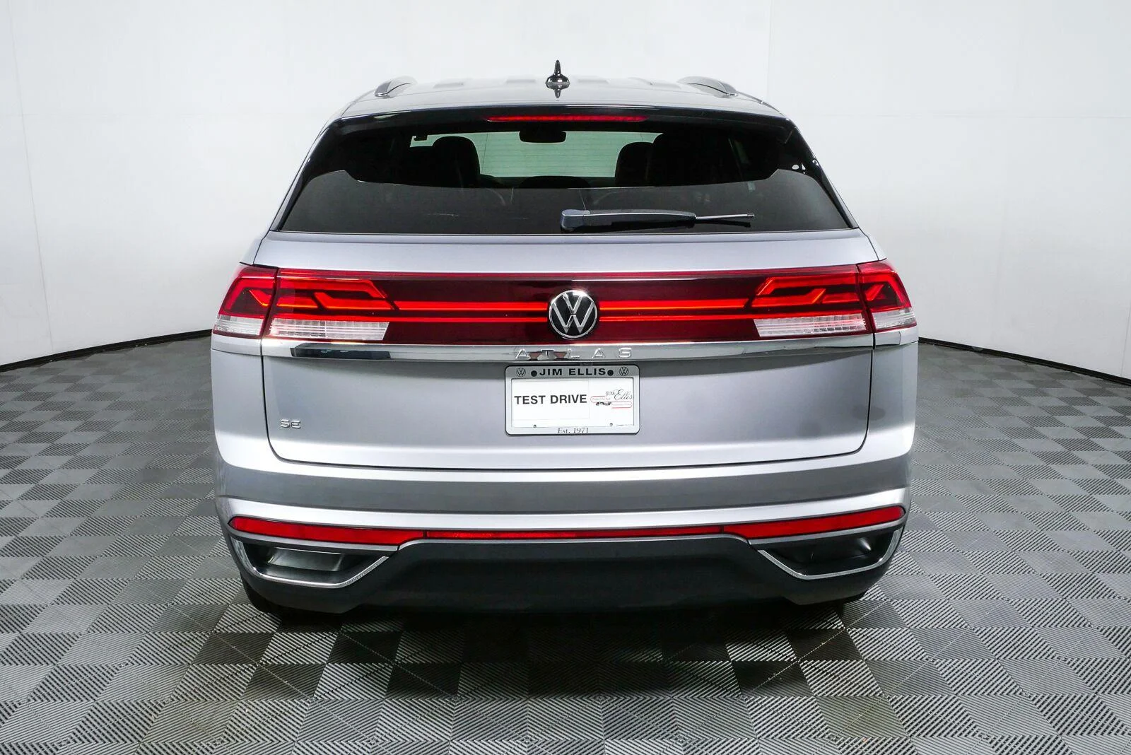 Certified Used 2024 Silver Mist Metallic Volkswagen 2.0T SE image 15