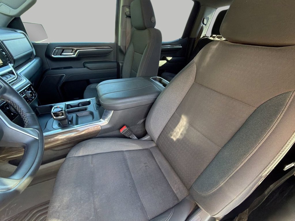 Used 2024 Summit White Chevrolet LT image 16