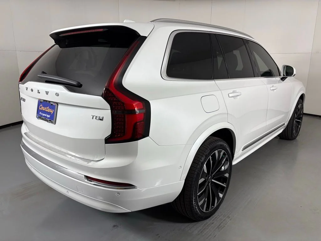 New 2026 White Volvo T8 Plus image 8