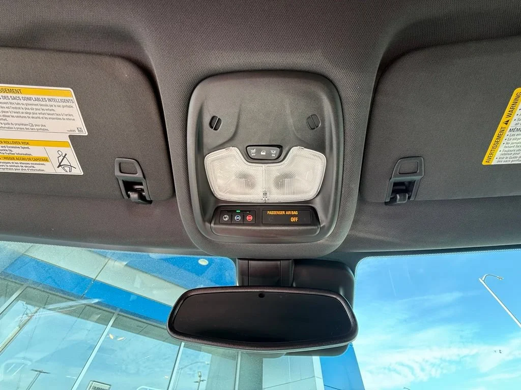 Used 2023 SUMMIT WHITE Chevrolet RS image 28