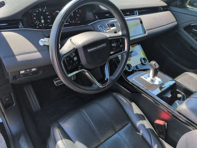 Used 2021  Land Rover R-Dynamic SE image 10