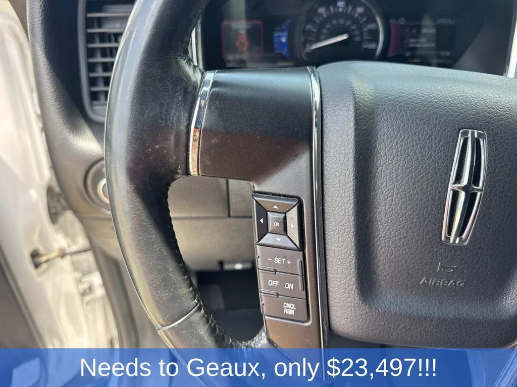 Used 2017 White Lincoln Select image 48
