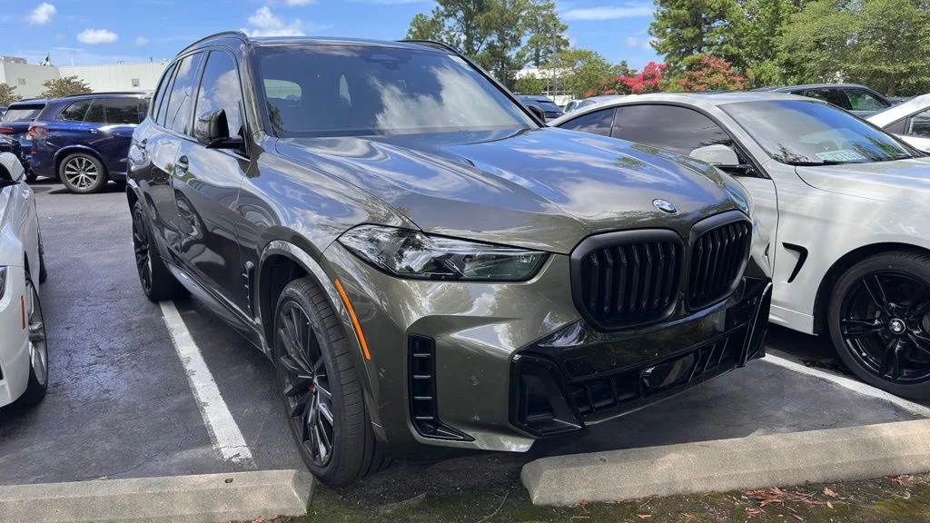 Certified Used 2026 Manhattan Green Metallic BMW xDrive40i image 1
