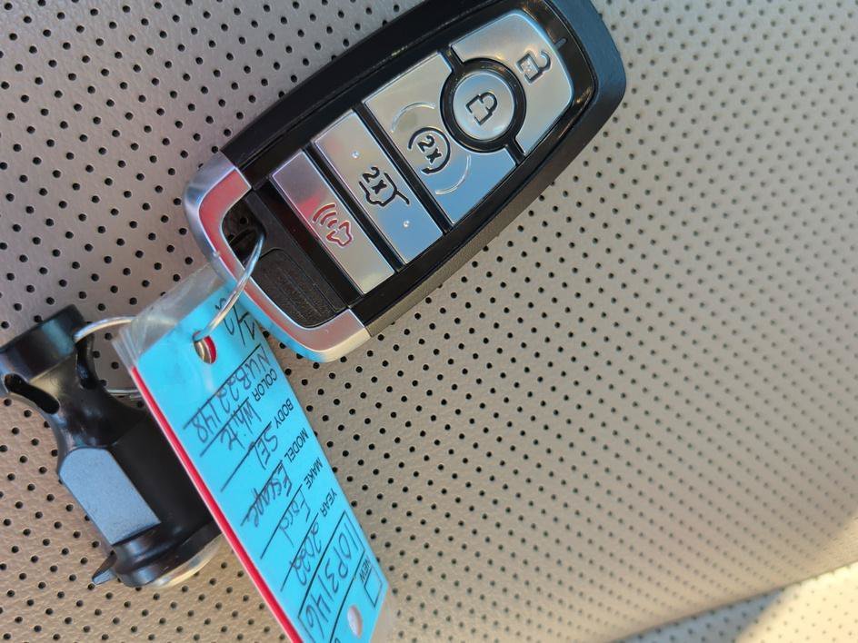 Used 2022 Oxford White Ford SEL image 30