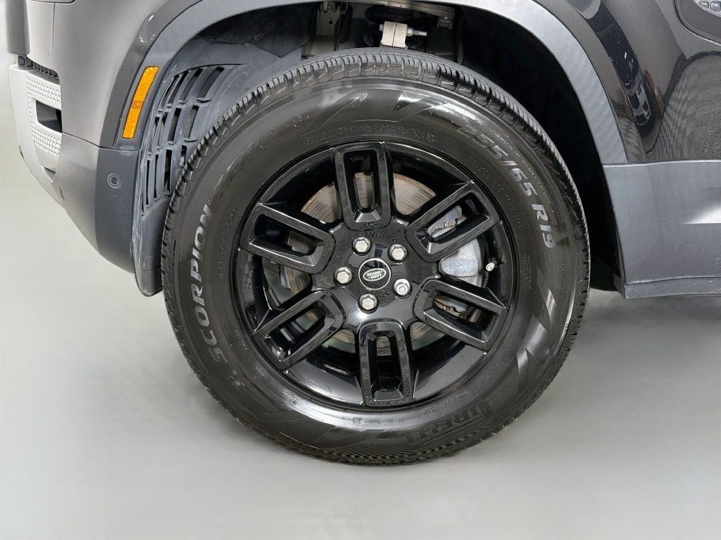 Used 2022 Black Land Rover S image 33