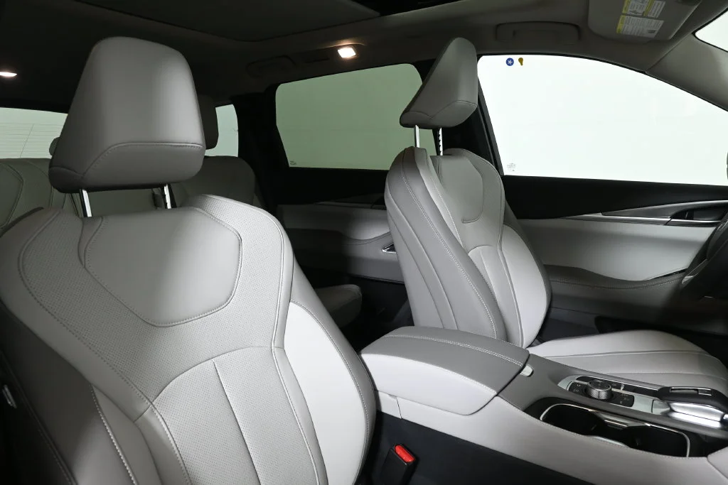 New 2027 White INFINITI LUXE image 31