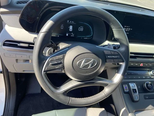 Used 2024 White Hyundai SEL image 13