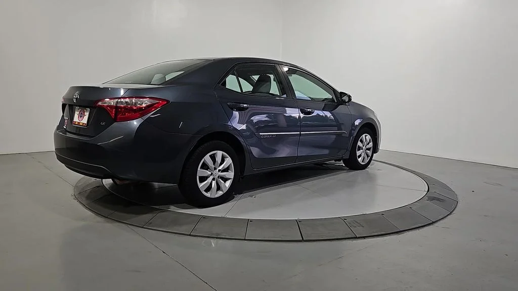 Used 2016 Gray Toyota LE image 5