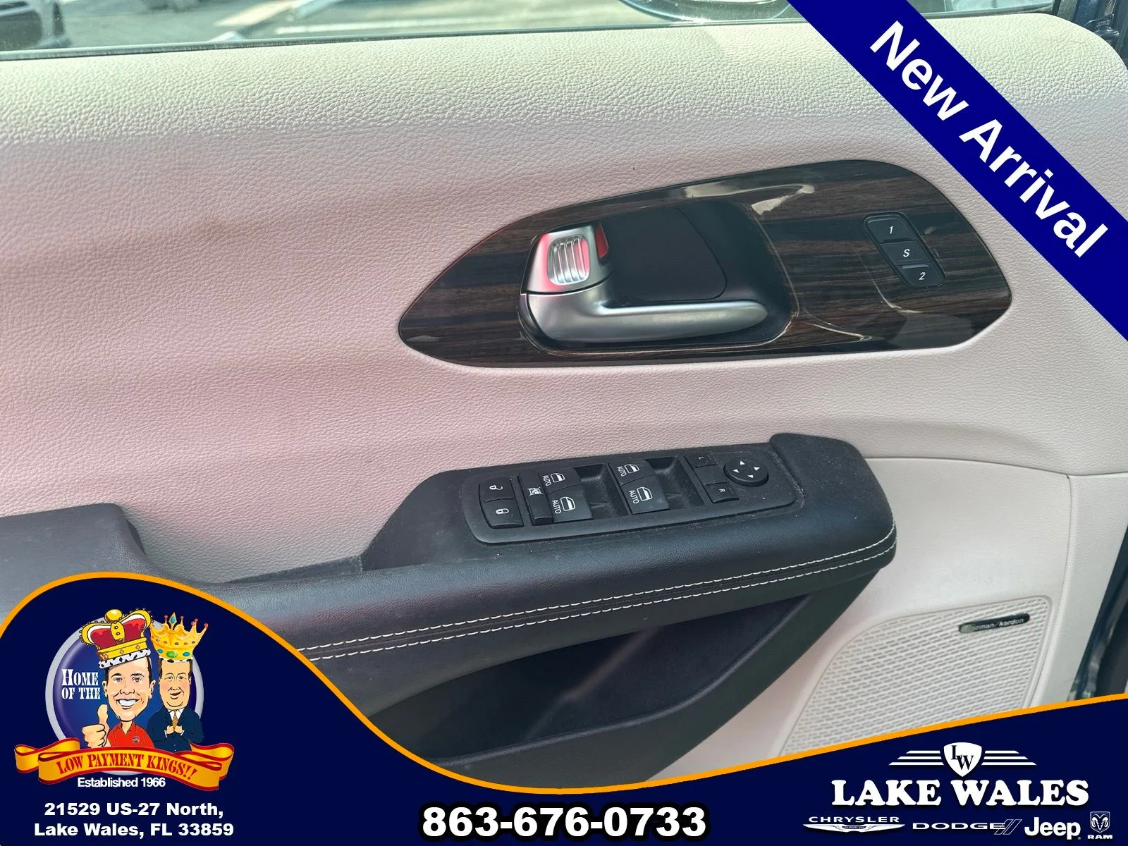 Used 2022 Blue Chrysler Limited image 13