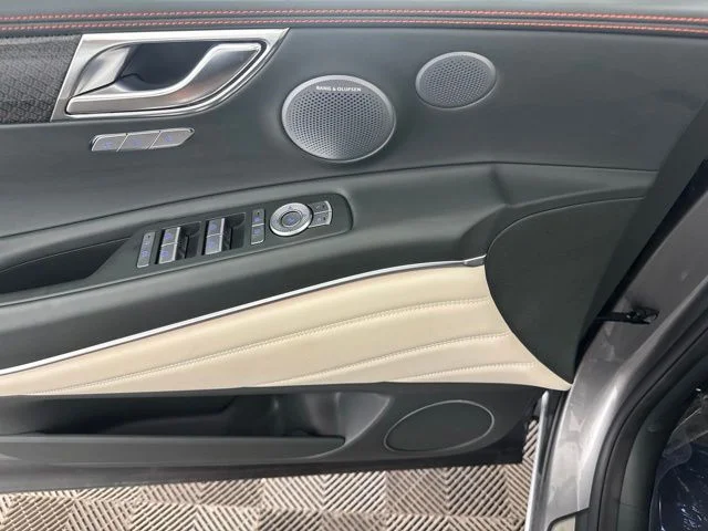 Used 2025 Silver Genesis 3.5T e-SC image 18