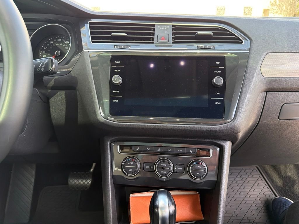 Used 2020 Beige Volkswagen 2.0T SE image 22