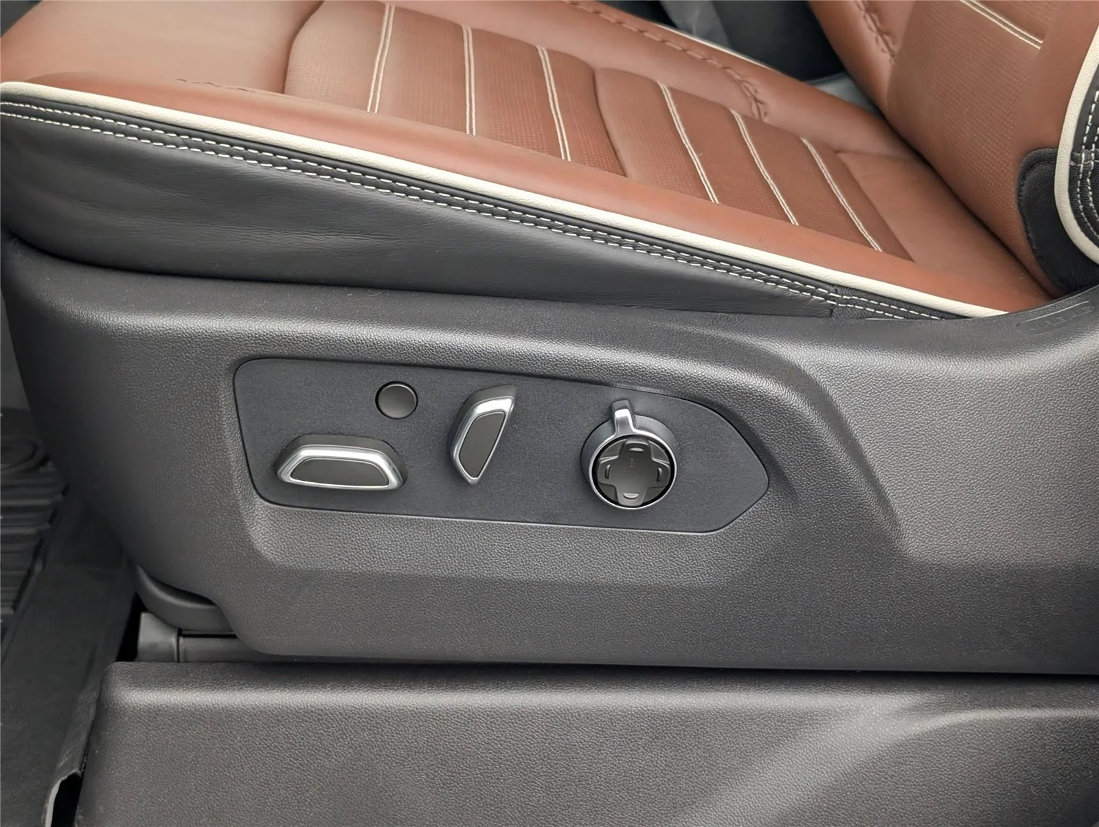 New 2026 Glacier White Tricoat GMC Denali Ultimate image 27