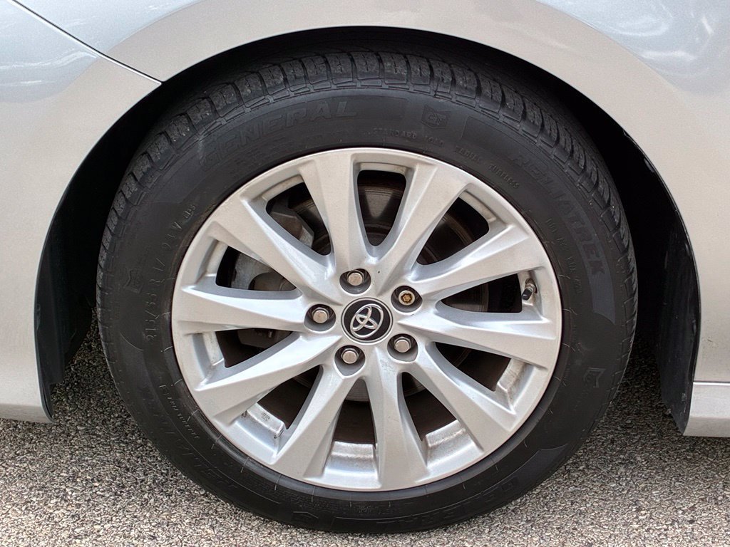 Used 2018 Silver Toyota LE image 14