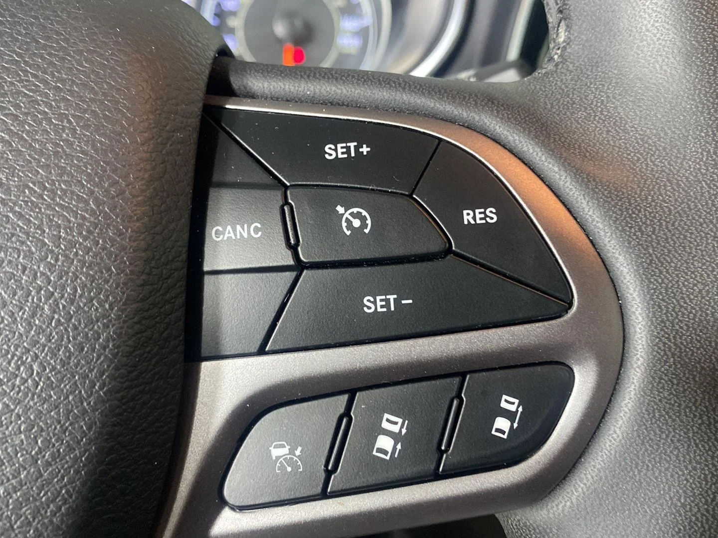 Used 2022 Diamond Black Crystal Pearlcoat Jeep Limited image 18