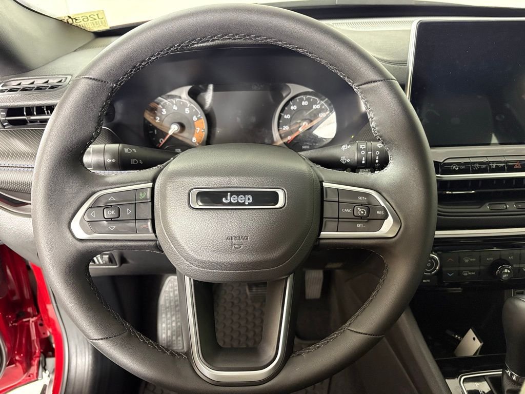 New 2026 Red Hot Pearl-Coat Exterior Paint Jeep Latitude image 22