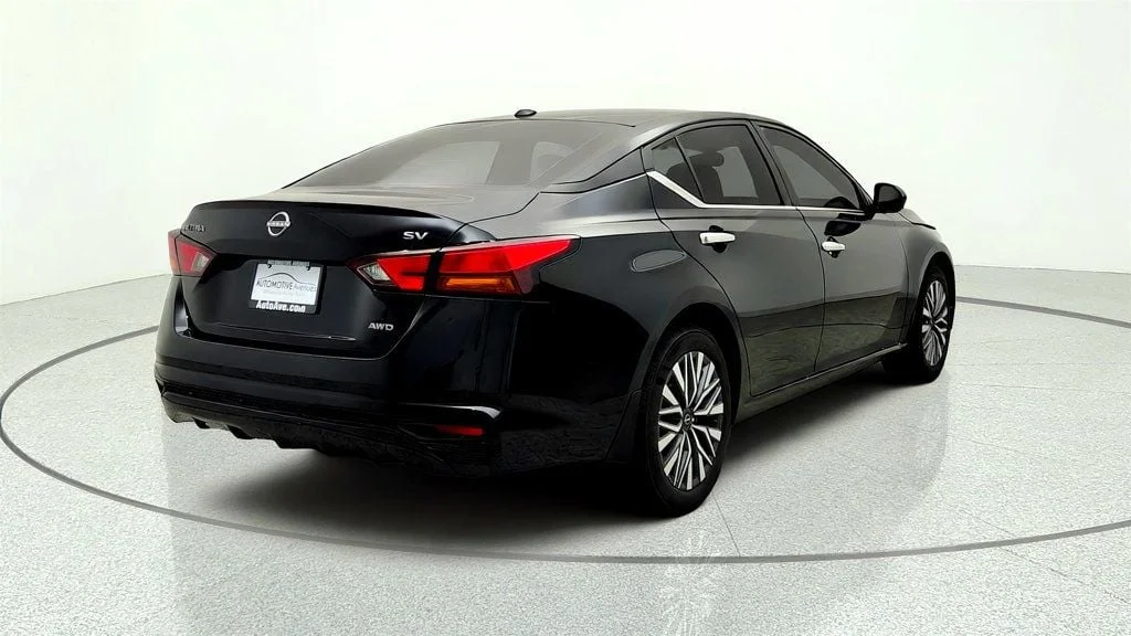 Used 2024 Super Black Nissan 2.5 SV AWD Sedan image 5